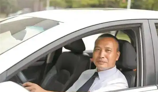 “广东好人”黄天华：从退伍老兵到网约车司机 5.35万单“零差评”