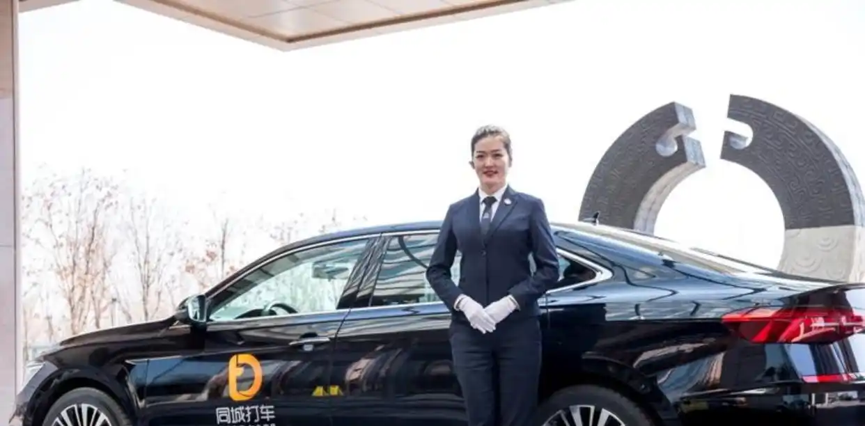 现在叫网约车，越来越有意思了，车到了你人不用上，把东西给司机就行，这种“专车送货”已成城市大生意